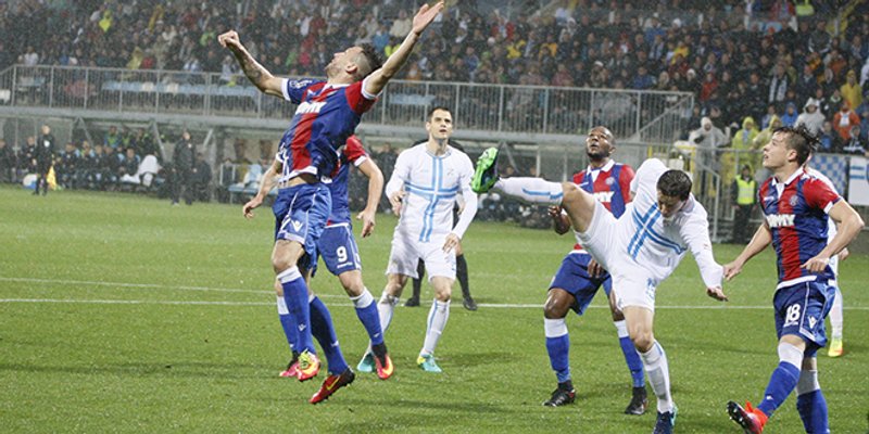 Pomoćni sudac Krmar pogođen kamenom u leđa, delegat Bebić jedini na stadionu nije čuo hukanje