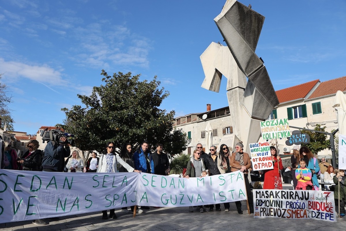 Prosvjed u Kaštelima | foto: Bogdan Klarić