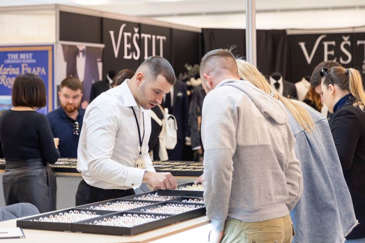 BOŽIĆNO DARIVANJE Osvoji vrijedan nakit zlatarnice Đonlić