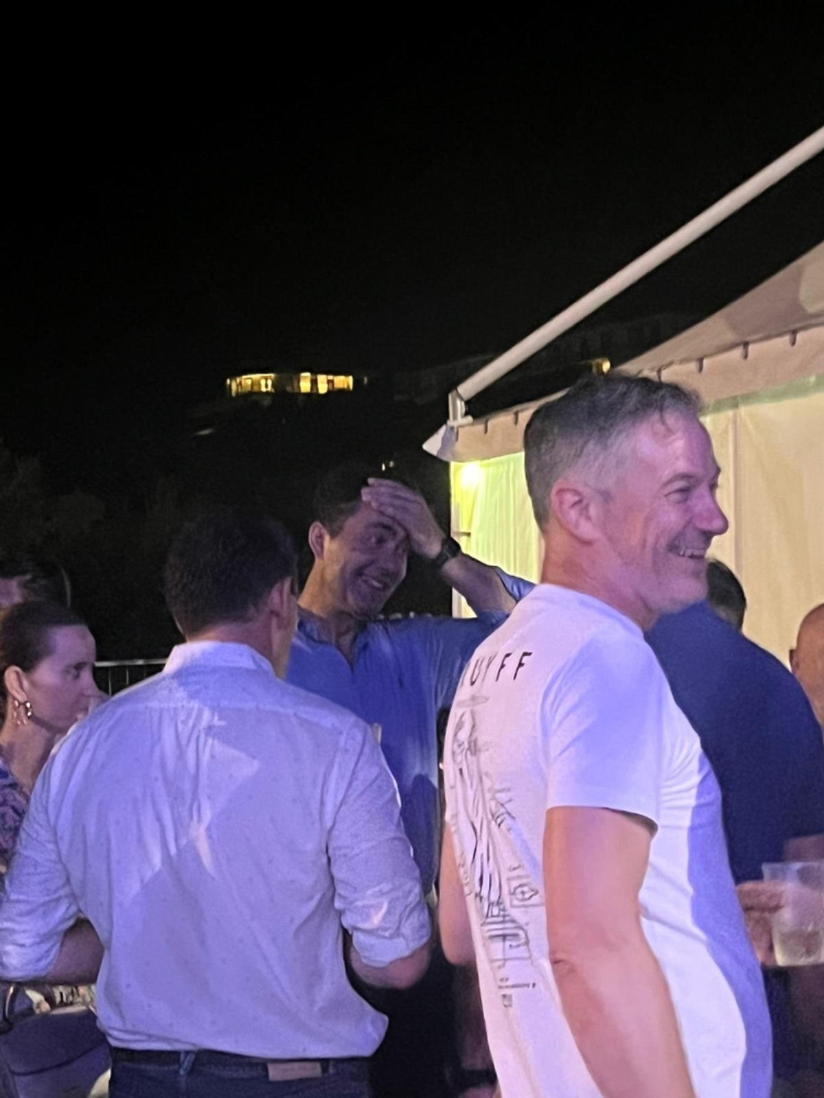 UŽIVO 'IMA LI NADE ZA NAS': U 1 sat završen koncert, publika Zečića nagradila ovacijama!