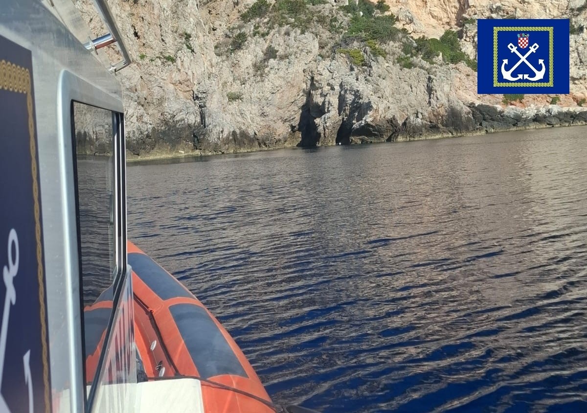 Brodica izgorjela i potonula kod otoka Svetac
