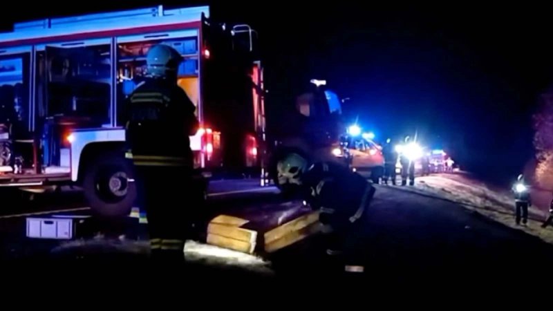STRAVIČNA NESREĆA U MAĐARSKOJ Prevrnuo se autobus, poginulo 12 ljudi. Policija je uhitila vozača