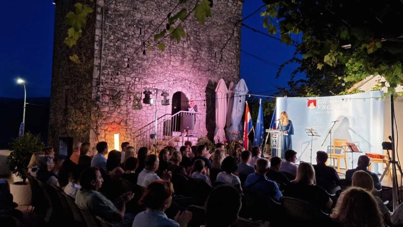 Vrgorac tri dana živi Tina Ujevića: Dodjela prestižne nagrade, izložbe, predstave i bogato Kulturno ljeto
