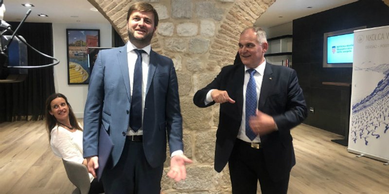 ĆORIĆ U SPLITU Potpisani ugovori vrijedni više od 16 milijuna kuna za izgradnju sustava vodoopskrbe i odvodnje