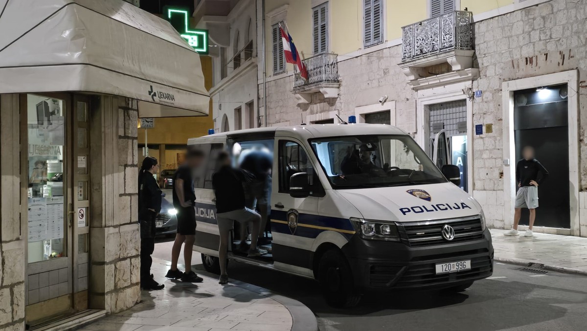 VIDEO Nekoliko policijskih vozila dojurilo u centar Splita, dobili smo snimku intervencije