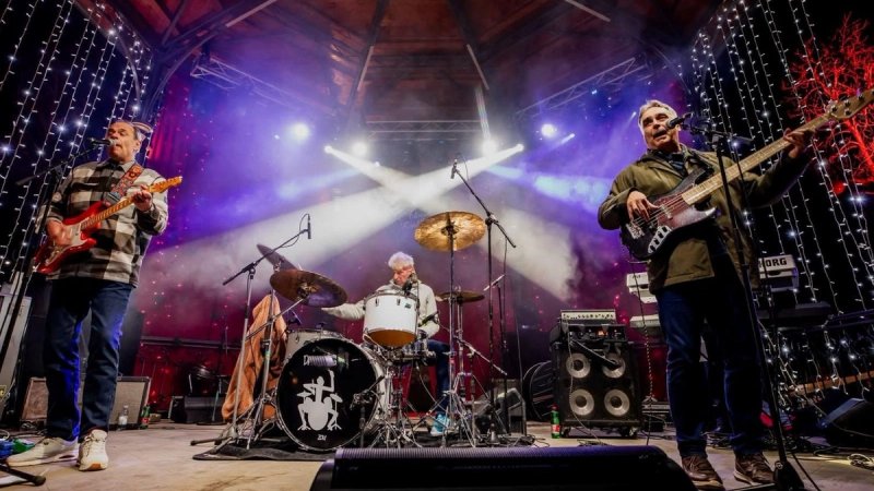 Večeras koncert Daleke obale u organizaciji studenata, prikupljat će donacije za pogođene požarom u Omišu