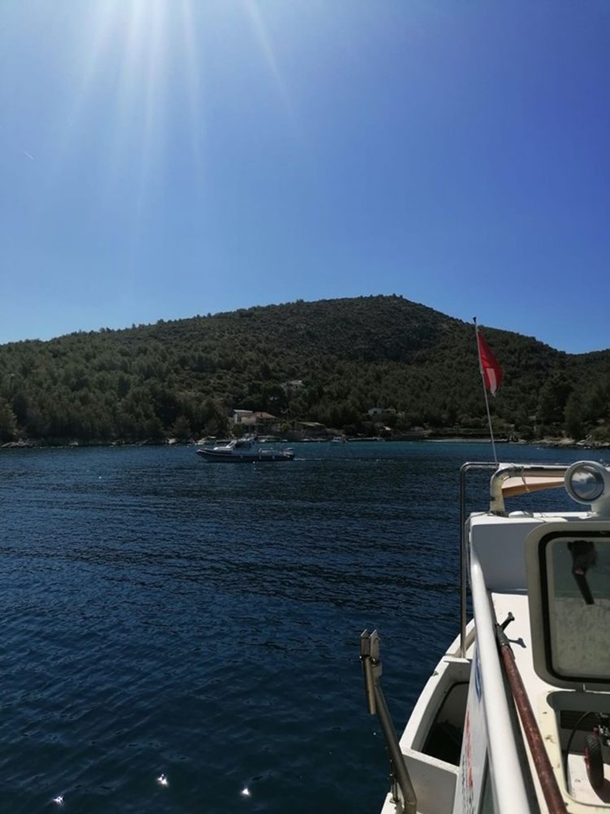 Uklanjanje ilegalnog sidrišta na Hvaru