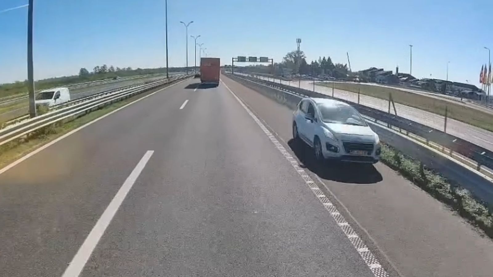 JEZIVA SNIMKA S AUTOCESTE: Automobil vozio u suprotnom smjeru, trenutak kasnije dogodila se tragedija