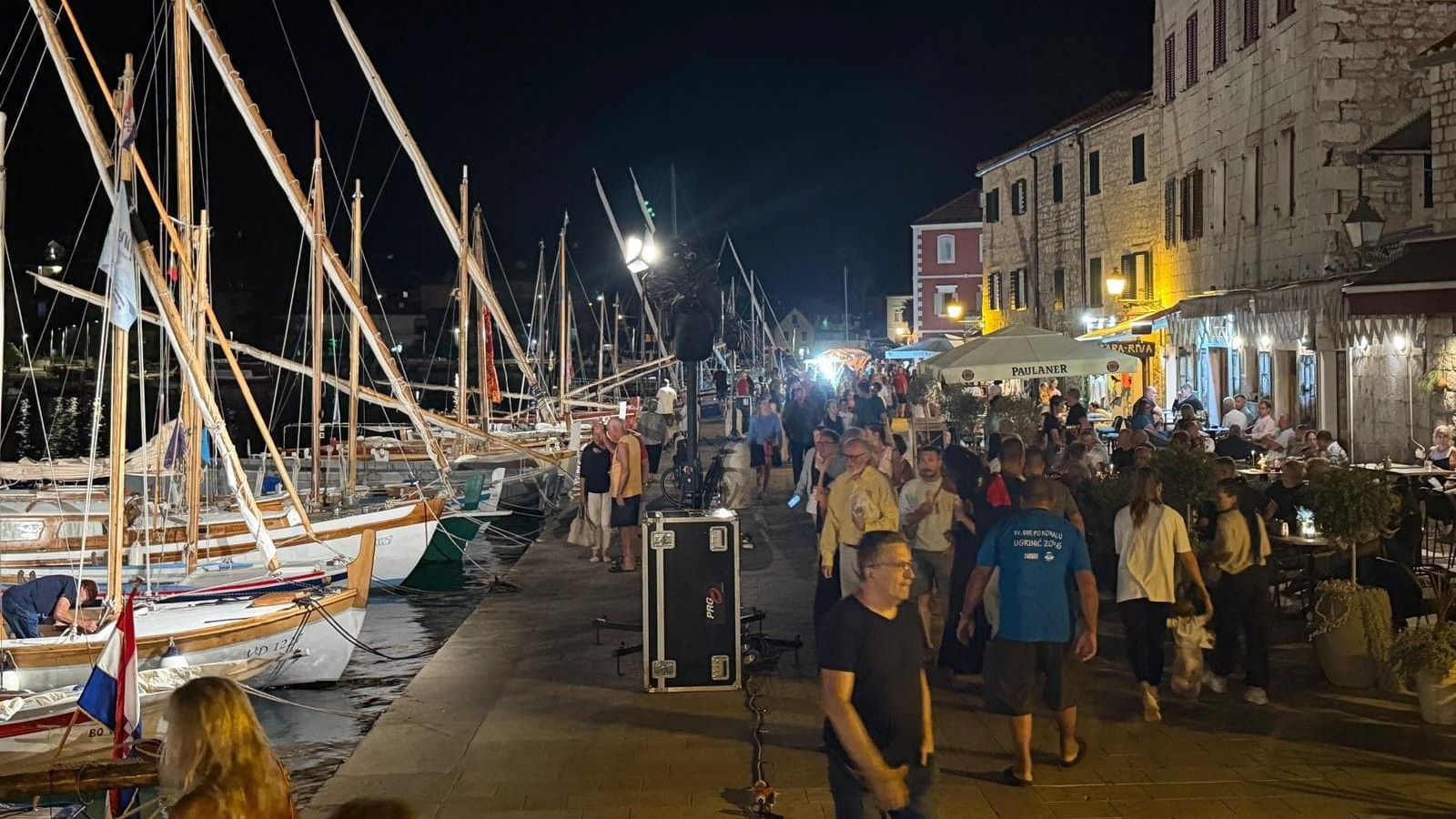 FOTO Flota od 52 tradicijska broda uplovila u Stari Grad