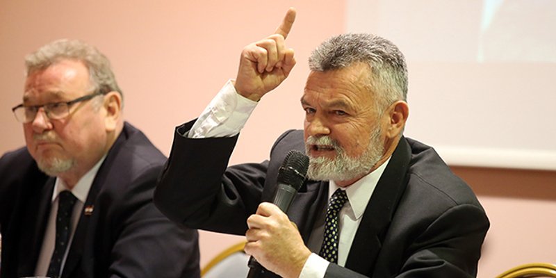 Split: HDZ-ova stara garda pokrenula inicijativu da se Mesiću oduzme najviše hrvatsko odlikovanje koje mu je dodijelio Sabor