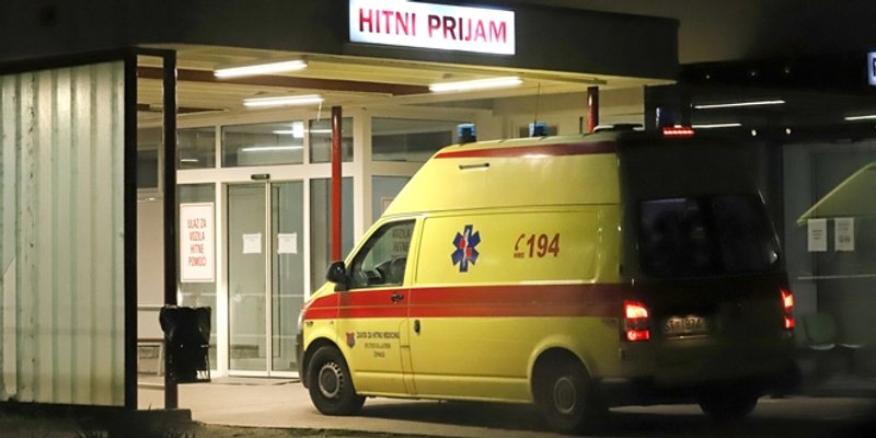 Pod utjecajem alkohola se autom zabio u semafor u Sisku