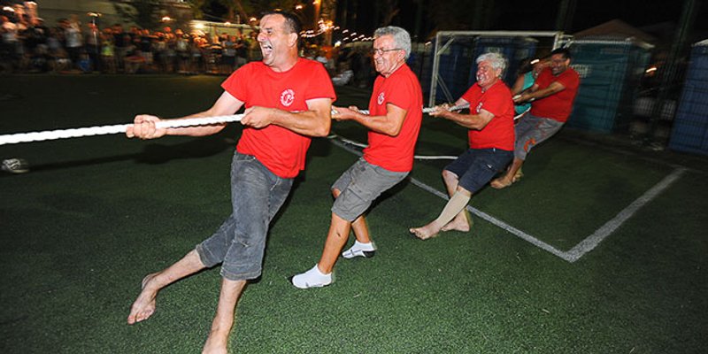 Ribarska fešta u Mutograsu uz srdele, vino i potezanje konopa