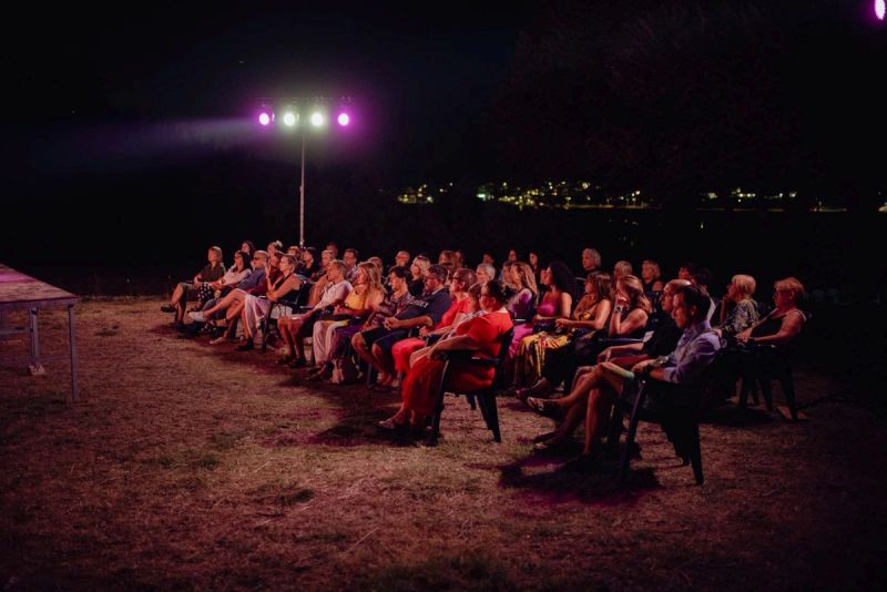 FOTOGALERIJA Monodrama Žlica Steinberg oduševila publiku na PagArtFestivalu