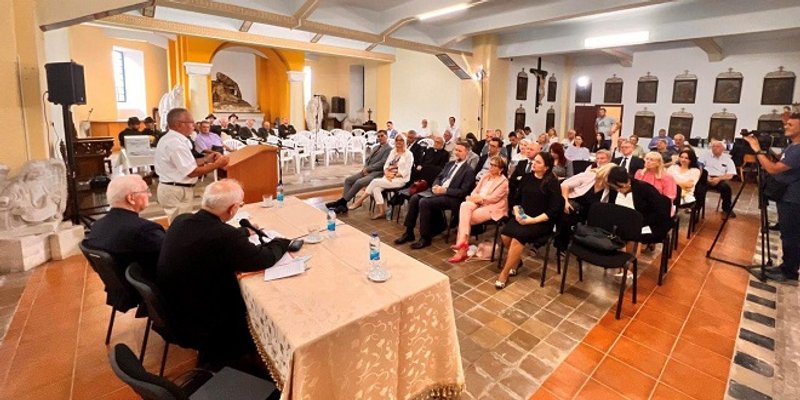 Biskup Komarica: Visoki predstavnik Christian Schmidt došao je u Kuću susreta 'Marija Zvijezda' u Banjoj Luci kao vjernik