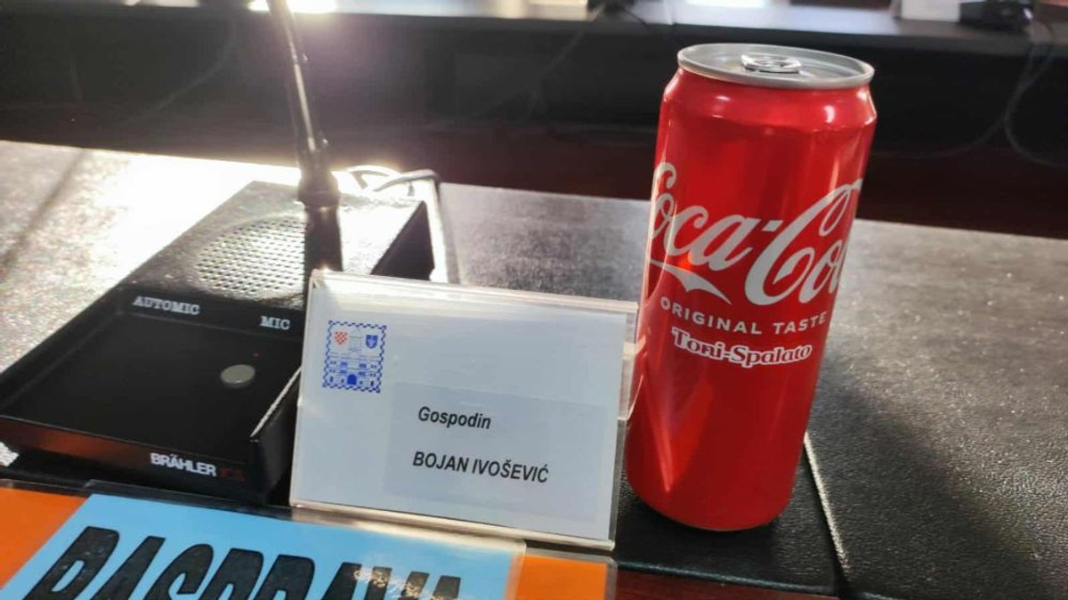 NETKO SE NAŠALIO Limenka Coca-Cole dočekala Ivoševića u vijećnici