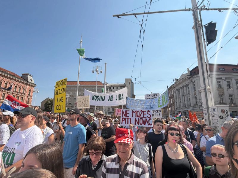 Poruke s prosvjeda 'Hodaj za Liku, hodaj za Hrvatsku'