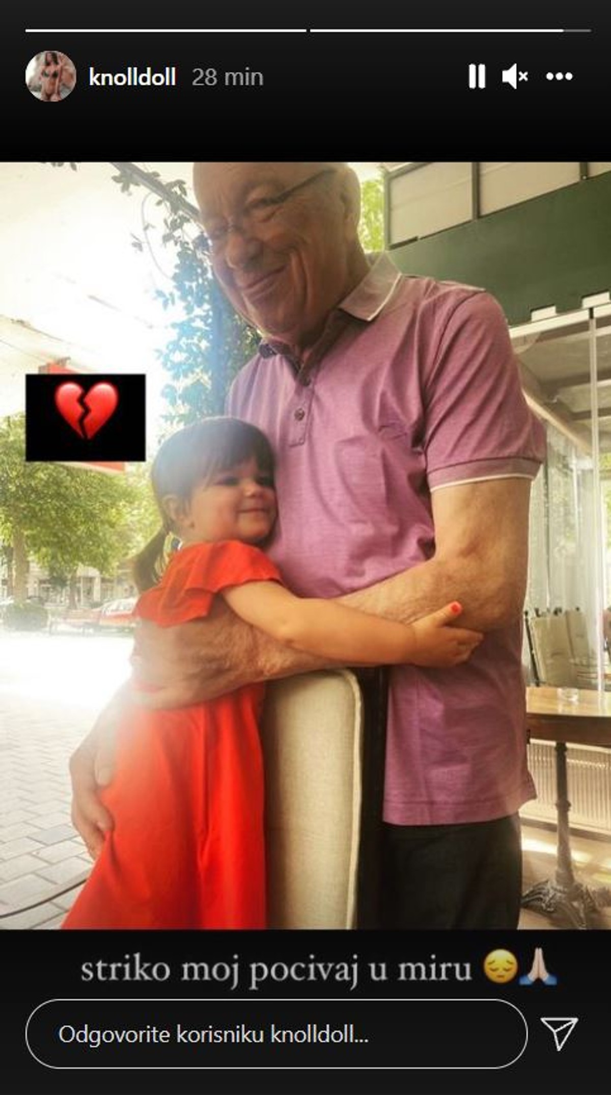 Knoll Doll slomljena, preminuo joj je član obitelji