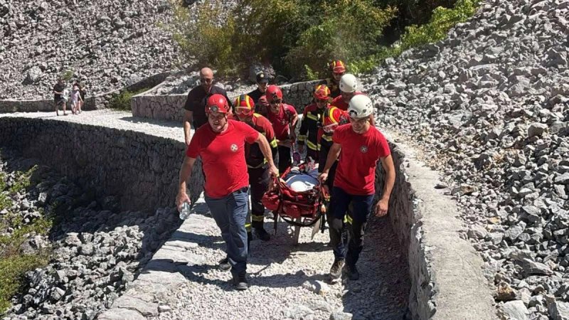 Vrućine ne praštaju: Turistkinja na Modrom jezeru doživjela toplinski udar, spasili su je HGSS-ovci