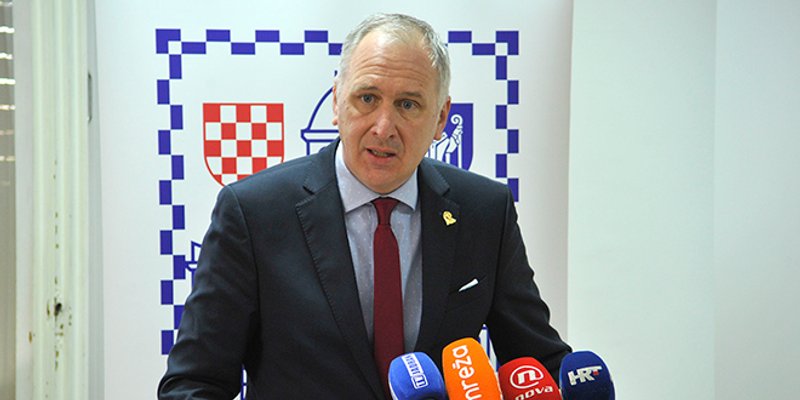 KRSTULOVIĆA OPARU BLOKIRALI STRANAČKI KOLEGE Splitski HDZ zaustavio projekt zamjene javne rasvjete