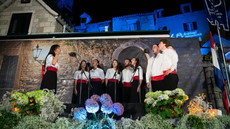 FOTO Publika nije dala klapama s pozornice, dvije su trijumfirale