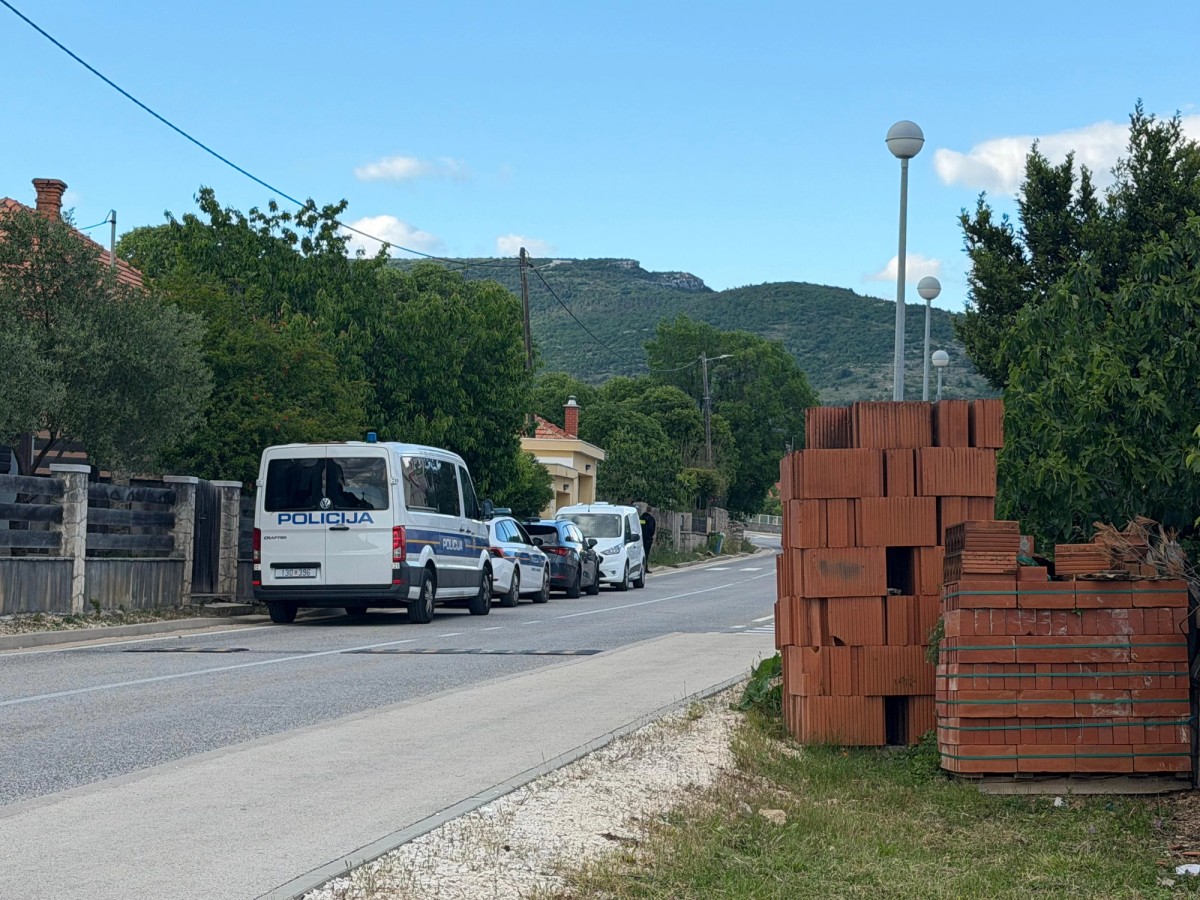 UŽIVO: IZVANREDNO STANJE U DRNIŠU Krije li se ovdje ubojica?