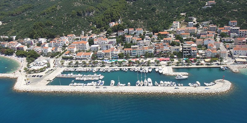 UBILA GA STRUJA? U Tučepima stradao 24-godišnjak iz Slavonije, na plaži je radio kao sezonac 