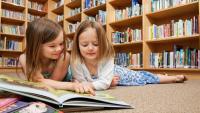 djeca djevojčica čitanje knjige knjižnica dječja