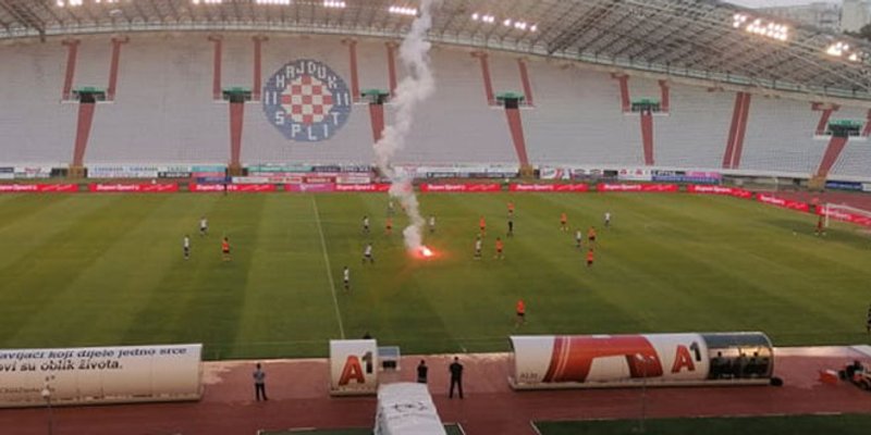 Signalna raketa u terenu