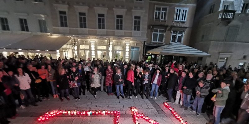 FOTO/VIDEO: PROSVJED U SPLITU 'Mi smo u ratu'