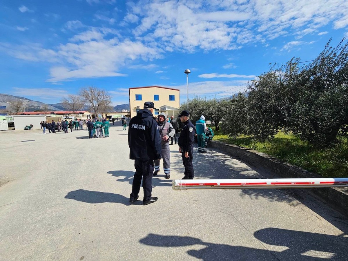 FOTO/VIDEO Prekinut štrajk u Čistoći! 