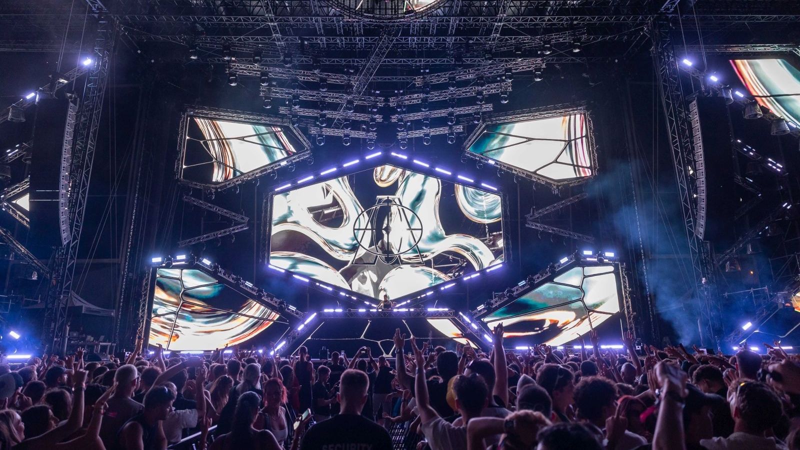 FOTO/VIDEO Sat vremena trancea: Armin van Buuren bio je sve što je publika čekala