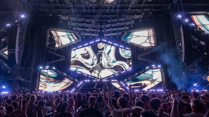 FOTO/VIDEO Sat vremena trancea: Armin van Buuren bio je sve što je publika čekala