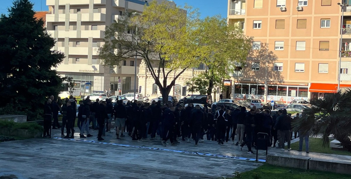 VIDEO: Torcida došla s porukom ispred zgrade Županije