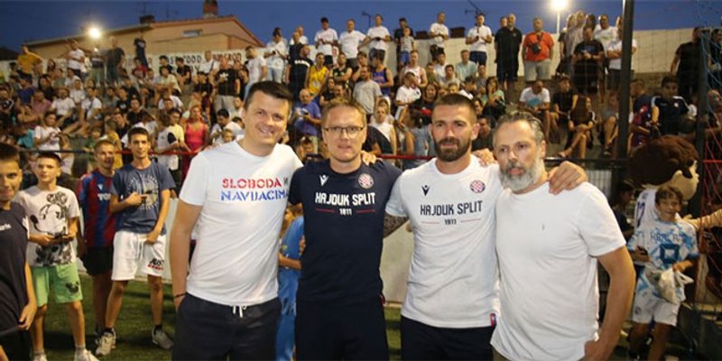 VIDEO IZ VUKOVARSKE: Pogledajte kako je Torcida pozdravila momčad Hajduka