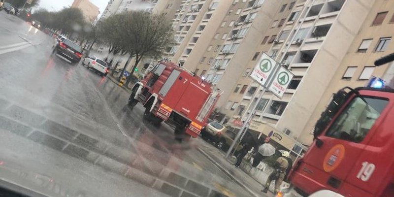 NAPRAVIO DAR-MAR: Na balkonu u gradelama spaljivao maslinove grančice i nije se javljao na mobitel