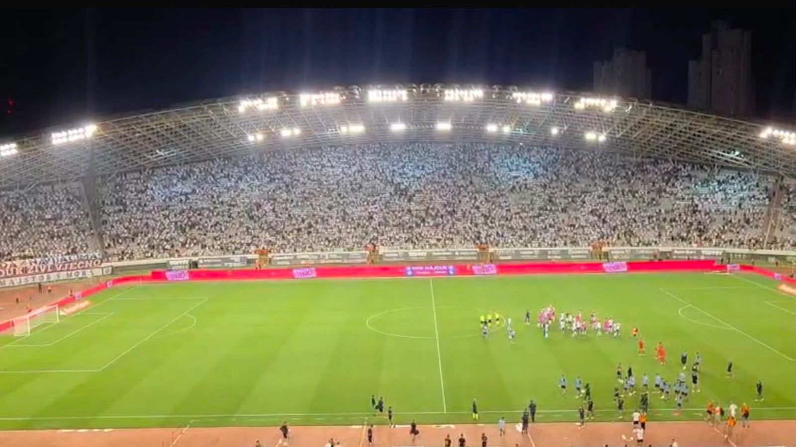 VIDEO: Pogledajte kako je Torcida ispratila momčad Hajduka nakon velike pobjede