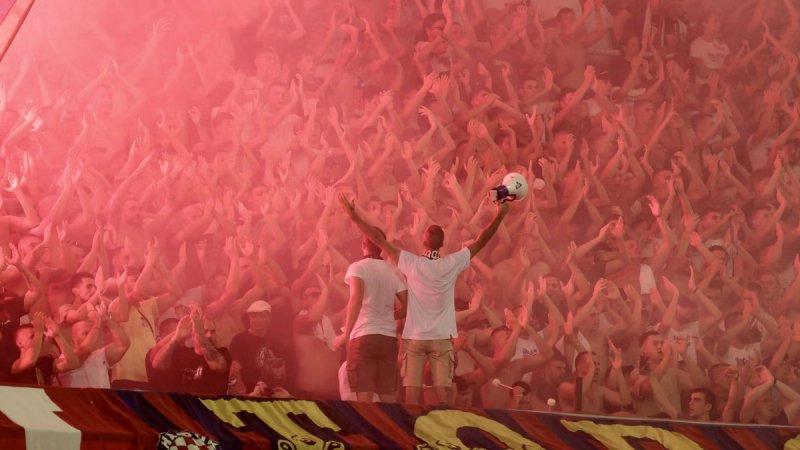 VIDEO Torcida: 'Uprava, odlazi'