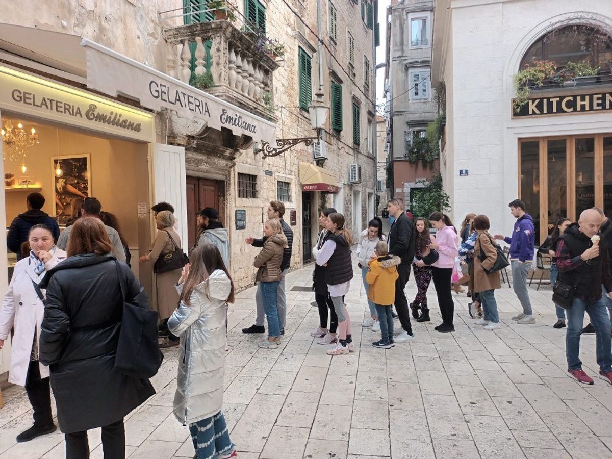 Red za besplatni sladoled u 14.45 sati | foto: Veljko Martinović