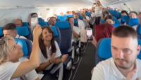 VIDEO Ovo se rijetko čuje u avionu: Gotovo 100 tamburaša pilotu odgovorilo bećarcem