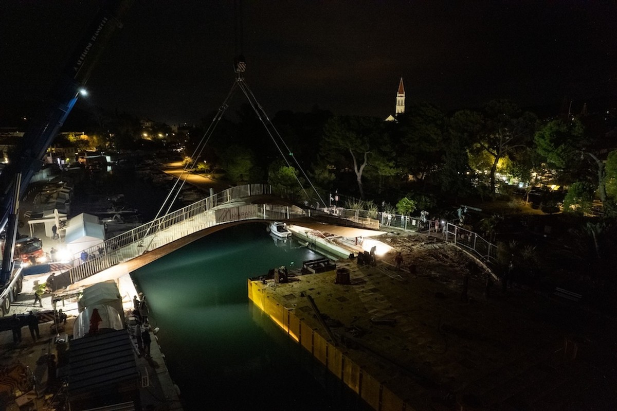 Pješački most u Trogiru