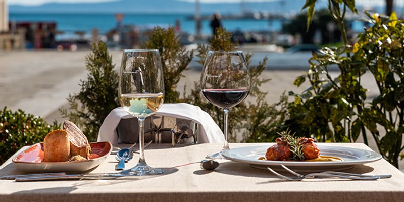 UGOSTITELJI VLADI: Treba nam kisik, snizite PDV na 13%     