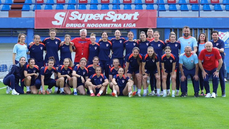 FOTOGALERIJA: Hrvatska odradila trening u Solinu