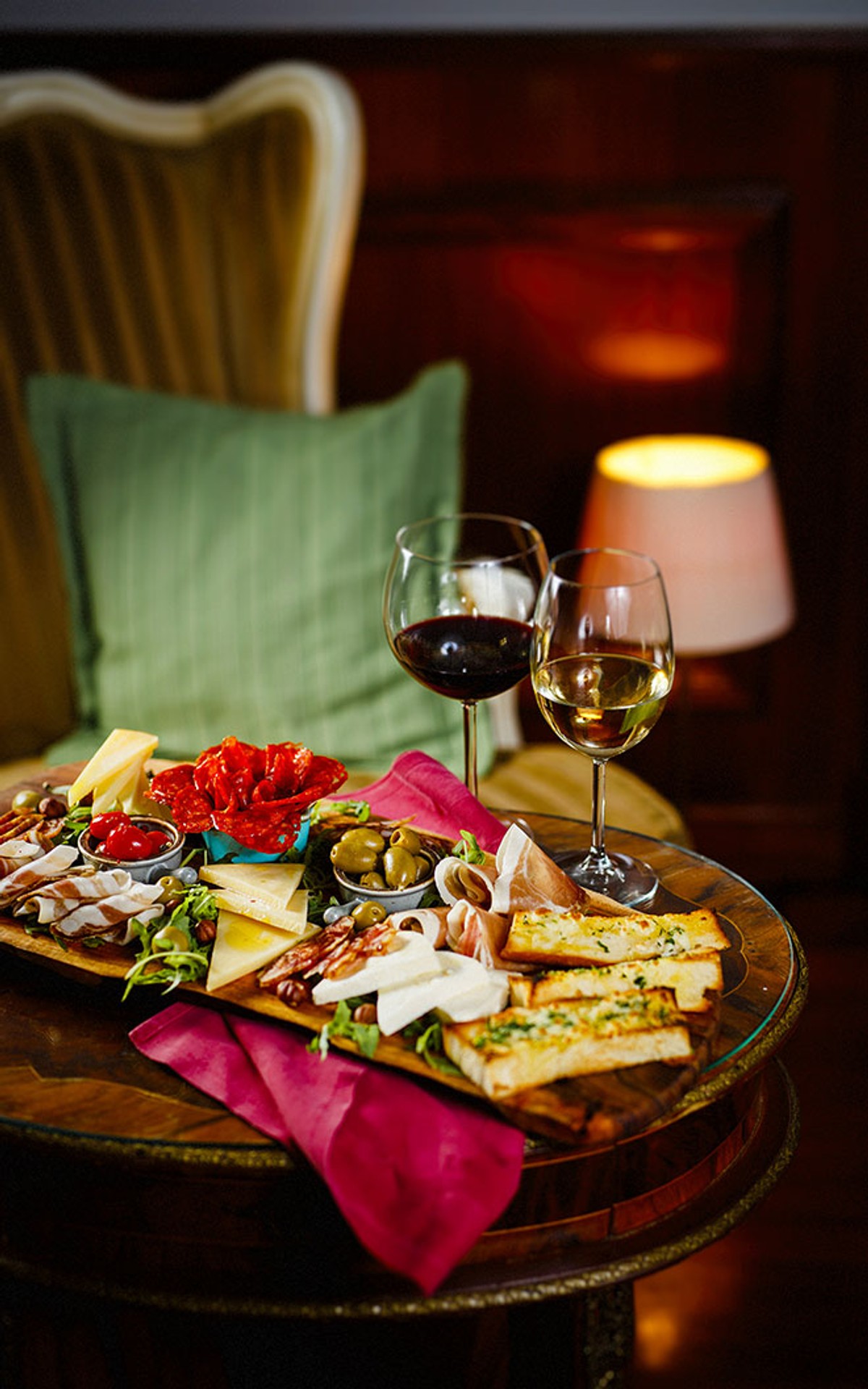 Restoran/kavana Lvxor daruje za Božić