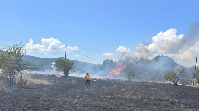 U Dicmu planuo električni stup, diljem Dalmacije gorjeli pašnjaci