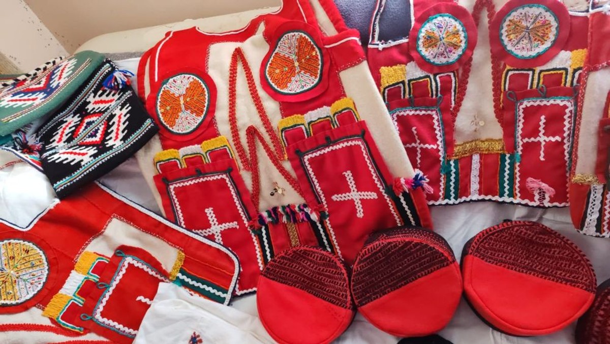 FOTOGALERIJA Bake čuvaju tradiciju izrade nošnji - ponos vrličkog kraja u svakoj niti