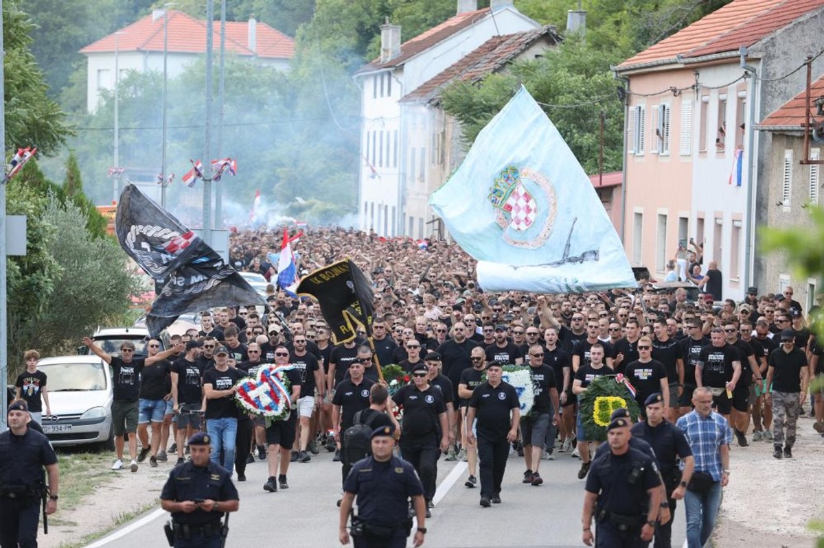 Mimohod Torcide u Kninu | foto: Veljko Martinović