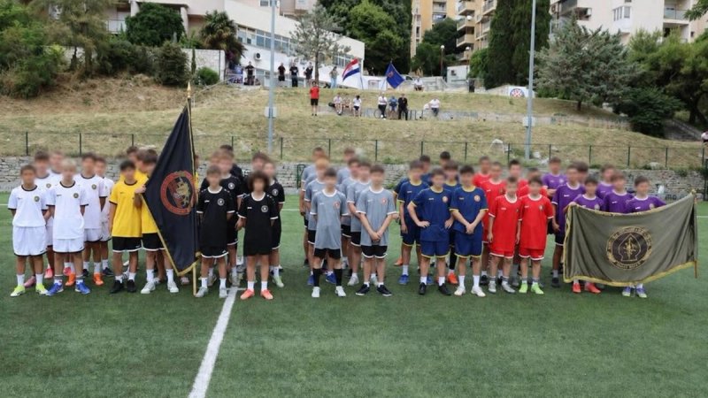 Na Mertojaku održan 19. Memorijalni turnir 'Andrija Bartulić – Toni': Sportom i zajedništvom čuvaju uspomenu na hrvatskog heroja