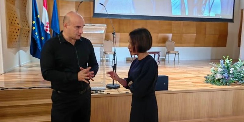 Zanimljiv susret: Razgovor dvoje znanstvenika sa 'suprotne strane'