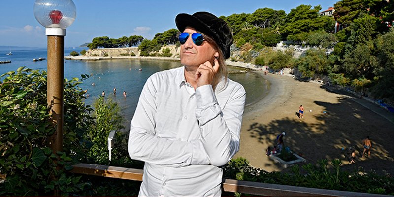 INTERVJU Saša Lošić: Nekada smo pjesmama ublažavali ljubavne poraze, a bilo nam je zanimljivo i nervirati kritičare koji su se zgražali nad Suadom