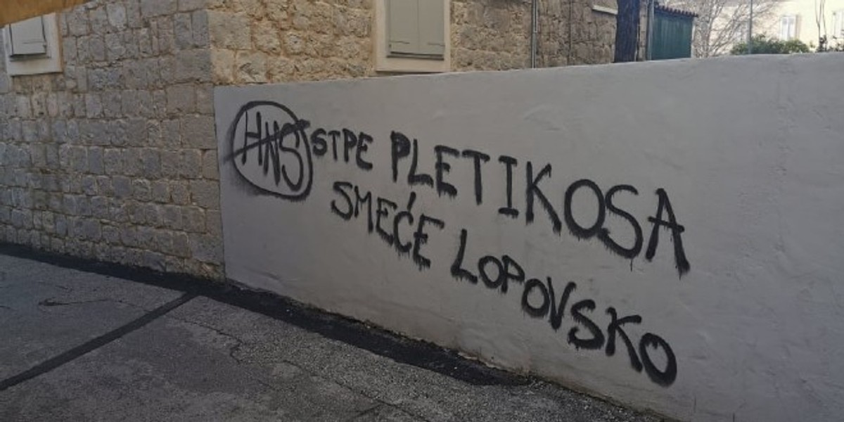 Po Splitu osvanuli uvredljivi grafiti na račun Stipe Pletikose